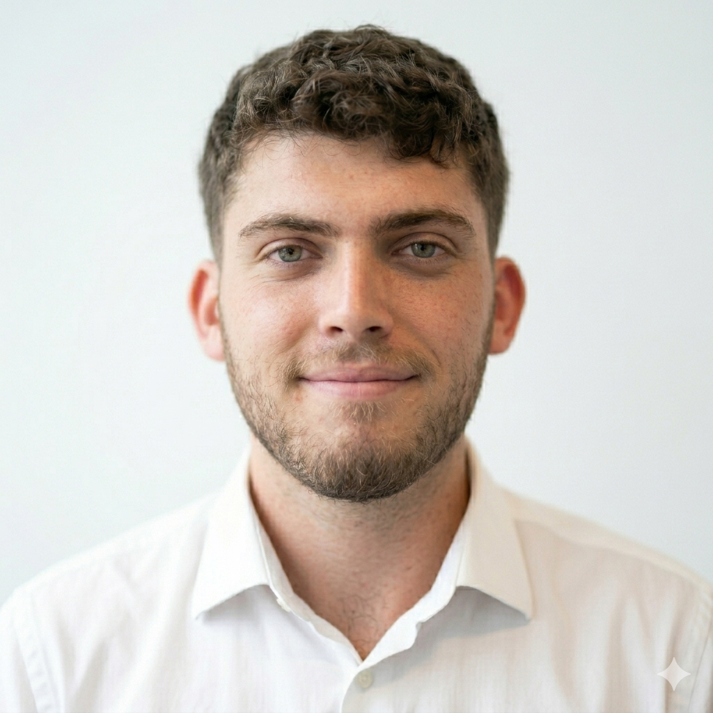 Itay Simchai — Product Manager and Business Administration Student